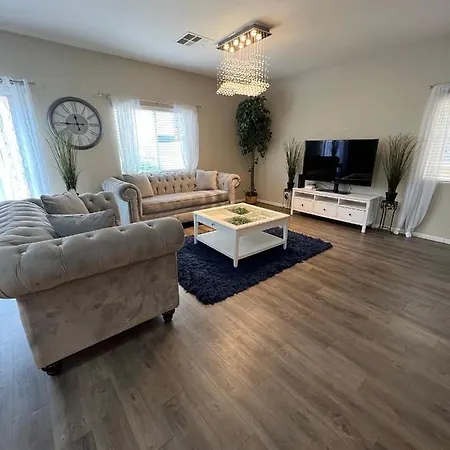 Spacious, Chic 3Bd, Sleeps 8 Convenient To Everything